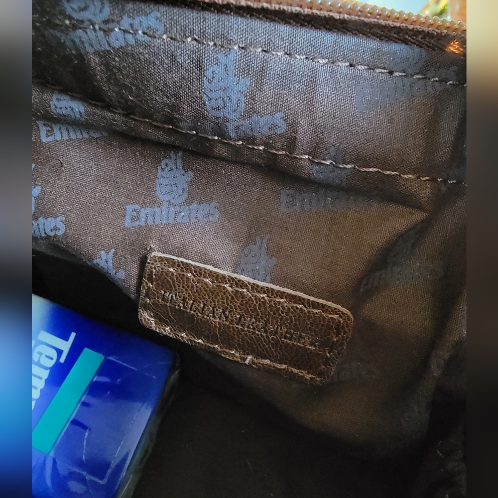 NEW Emirates First Class Leather Amenity Kit - Picture 12 of 13